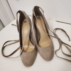 BCBGeneration Beige Suede "Ellah" Pumps Tie around ankle Size 9.5
